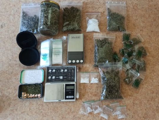 W mieszkaniu 37-latka policjanci zabezpieczyli znaczne ilości narkotyków