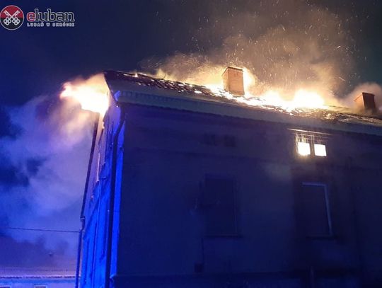 [WIDEO] Pożar budynku wielorodzinnego. Mieszkańcy zostali bez dachu nad głową