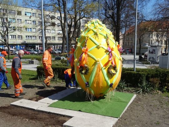 Wielkanocna pisanka i zając