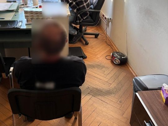 Wpadł z lewymi papierosami. Był poszukiwany do odsiadki