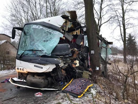 Wypadek autobusu w miejscowości Olszyny