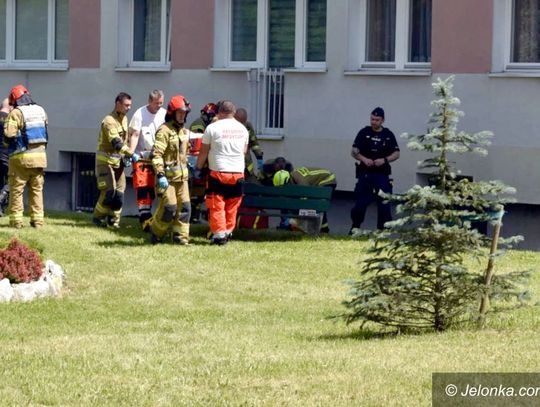 Wypadł z czwartego piętra. Miał dużo szczęścia