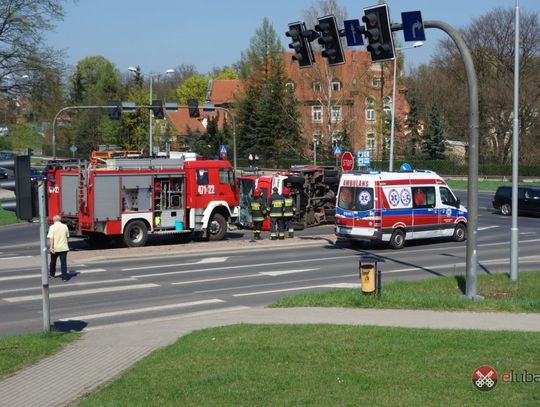 Wywrócił się strażacki podnośnik