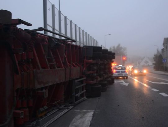 Wywrócona ciężarówka na Nila