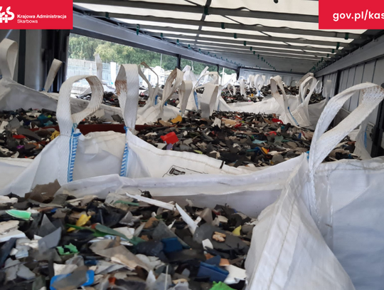 Zatrzymano transport nielegalnych odpadów, który miał wjechać do Polski