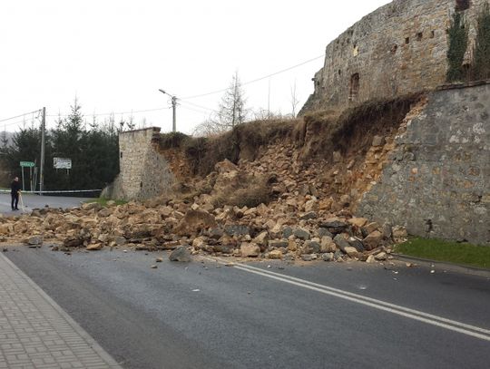 Zawalił się mur obronny w Nowogrodźcu