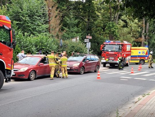 Zderzenie aut na przejściu dla pieszych