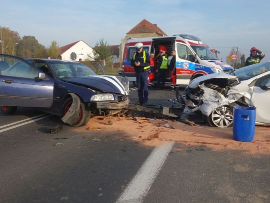 Zderzenie BMW i Peugeota na DK30