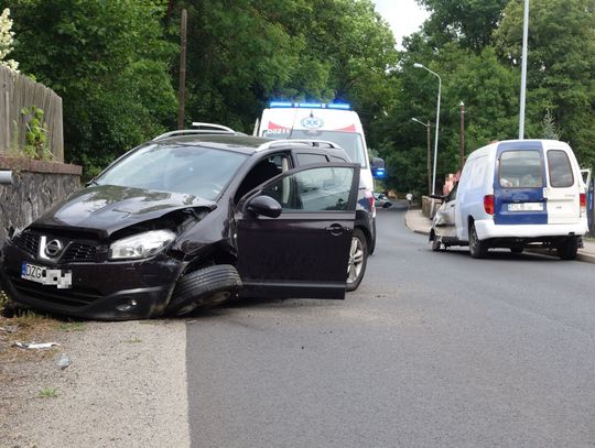 Zderzenie dwóch aut w Zarębie