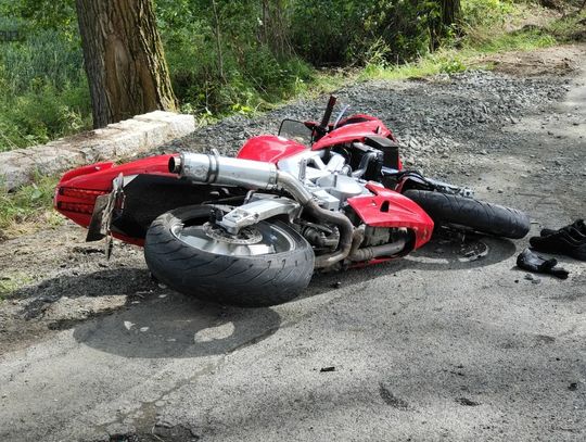 Zderzenie osobówki ze ścigaczem. Kierowca motocykla poobijany, ale żywy