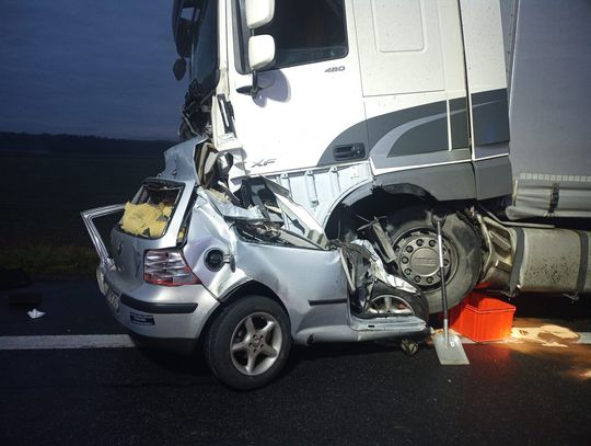 Zgorzelec. Śmiertelny wypadek, osobówka pod TIR-em