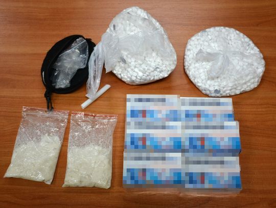 Zgorzelec: Wieźli przez Polskę narkotyki i tabletki wykorzystywane do ich produkcji