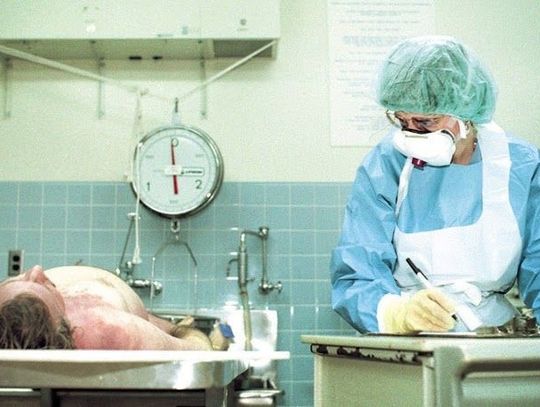 Zmarły 32-latek miał w żołądku woreczek strunowy. W środku prawdopodobnie narkotyki