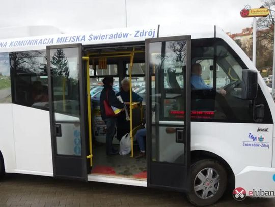 Zmiany w komunikacji miejskiej po pożarze autobusu. Utrudnienia na kilku trasach