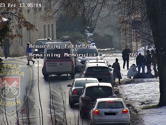 Znieczulica? Nie tym razem. Ludzie ruszyli 82-latkowi na pomoc