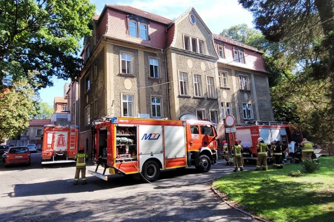 Aktualizacja. Pożar szpitala w Gryfowie Śląskim, ewakuowano 125 osób