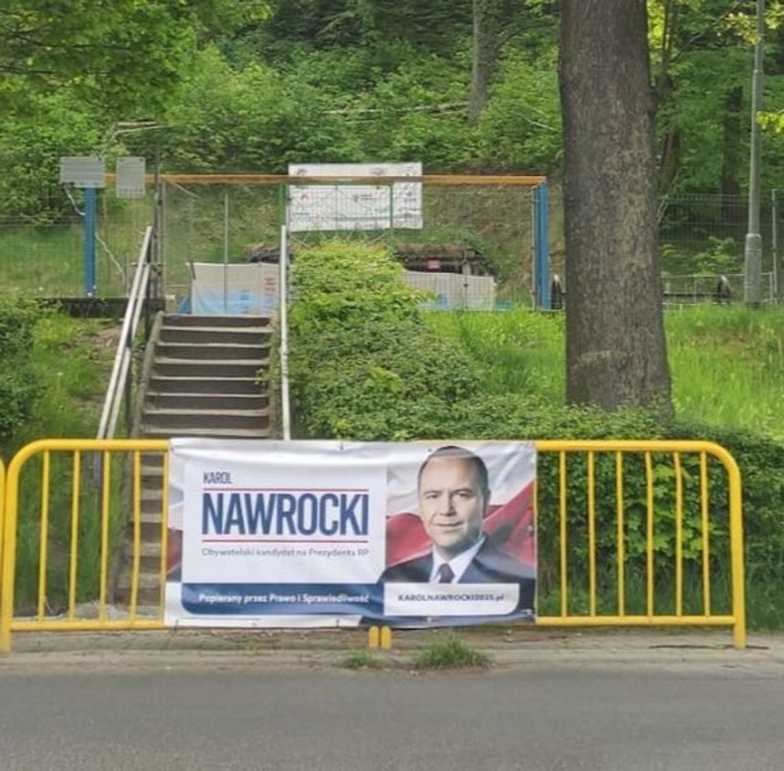 Baner tak jak się pojawił, tak zniknął. Ktoś promował kandydata bez zgody?