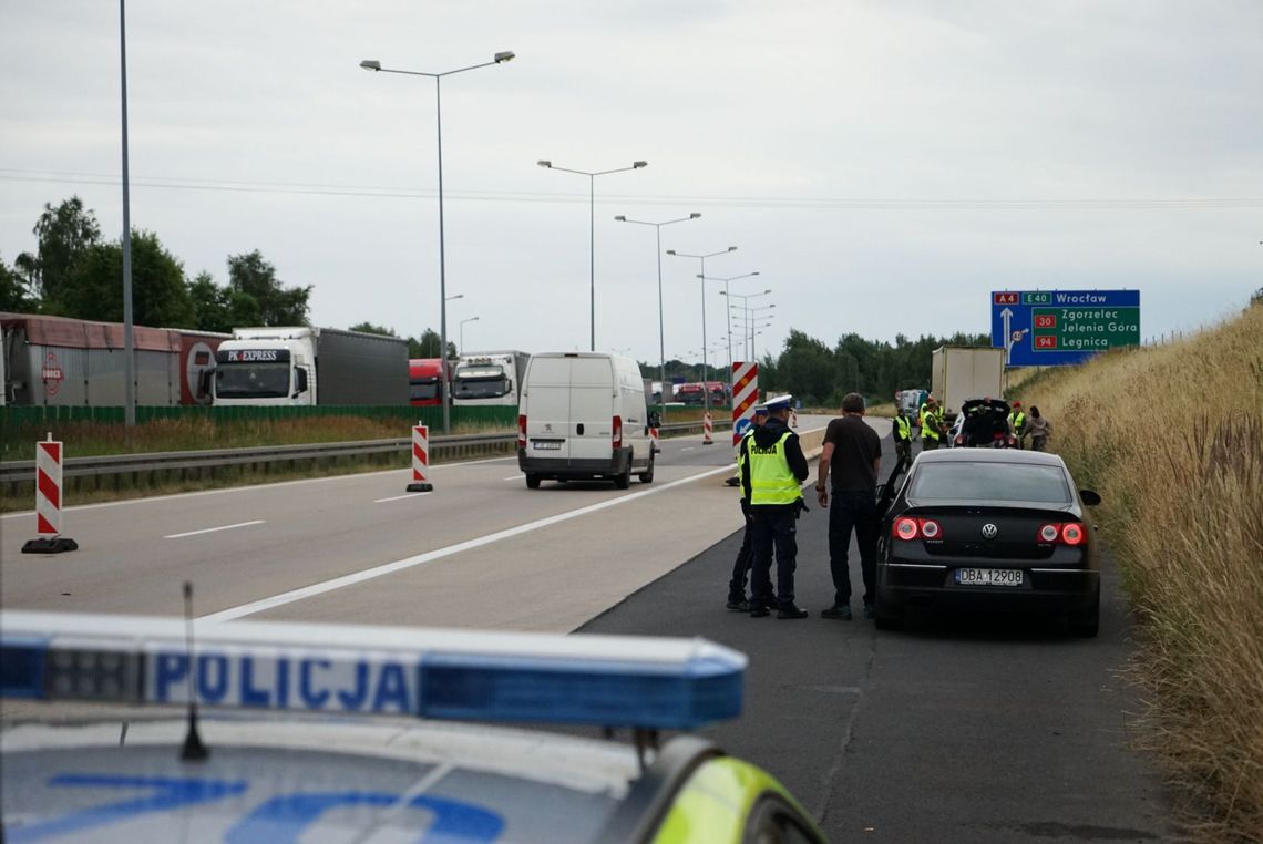 Blisko sto osób wylegitymowanych w pierwszych godzinach kontroli granicznych