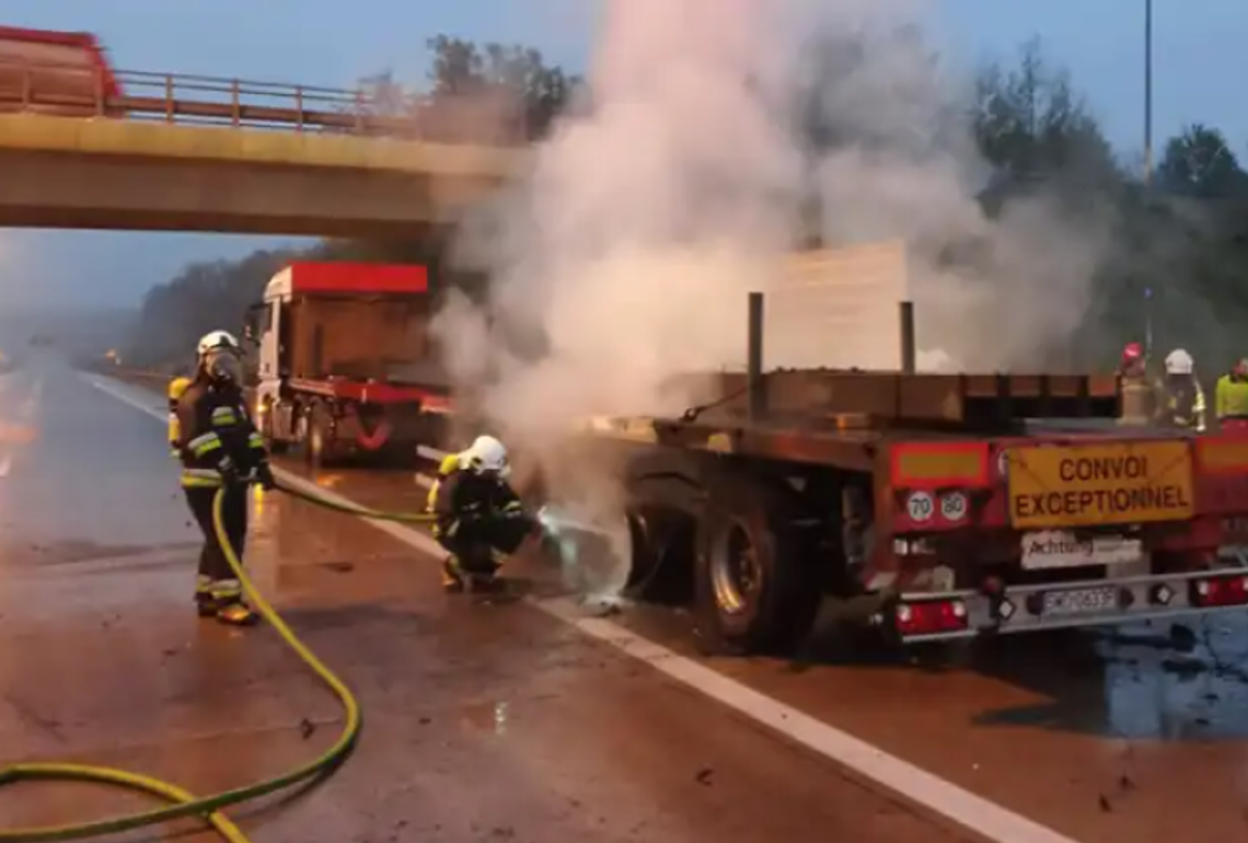 Bolesławiec. Pożar ciężarówki na A4, są utrudnienia w ruchu