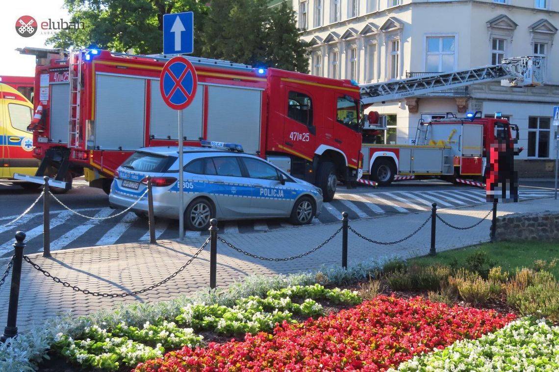 Chciał zaimponować? Wszedł na blanki 45-metrowej wieży