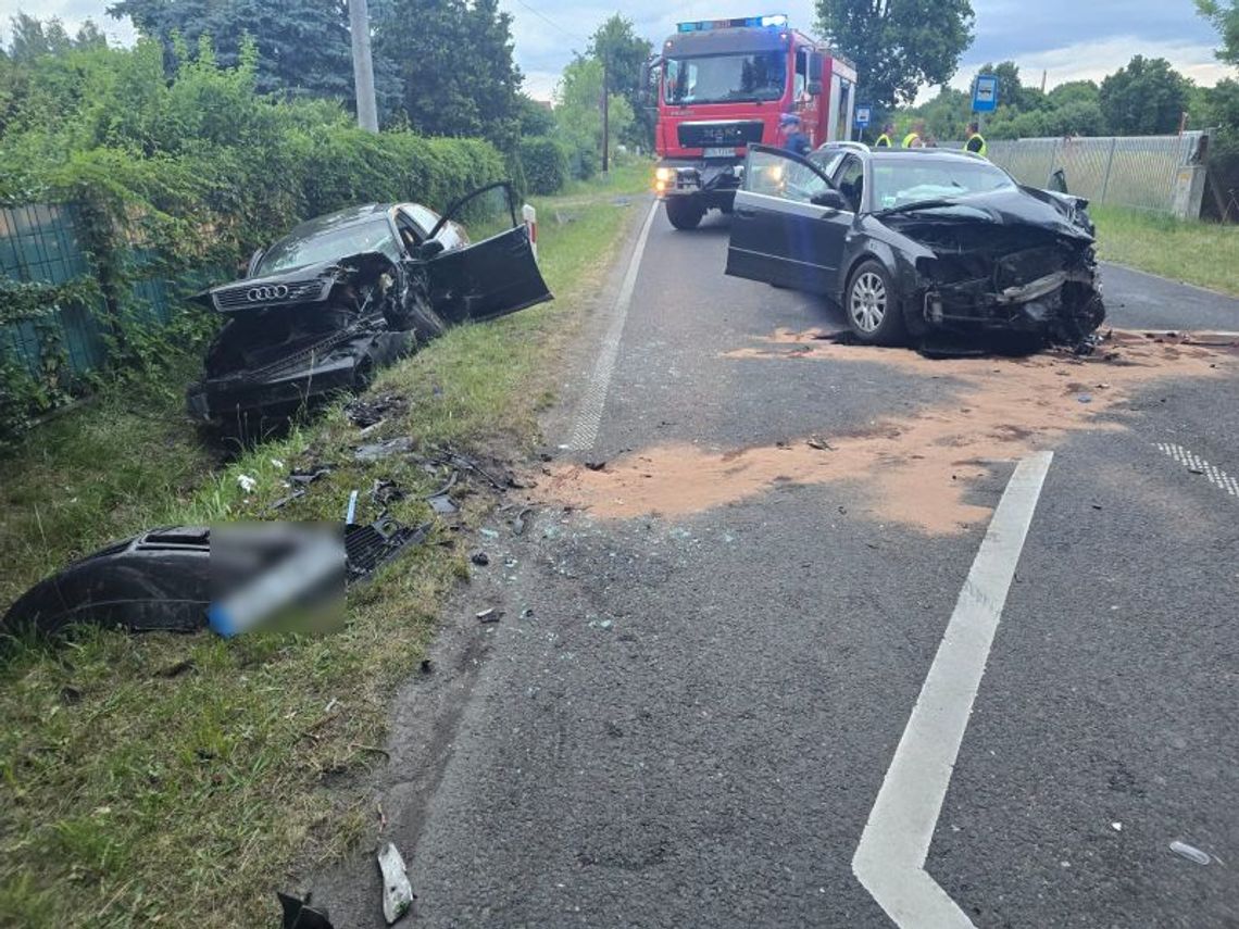 Czołowe zderzenie dwóch audi w Lasowie
