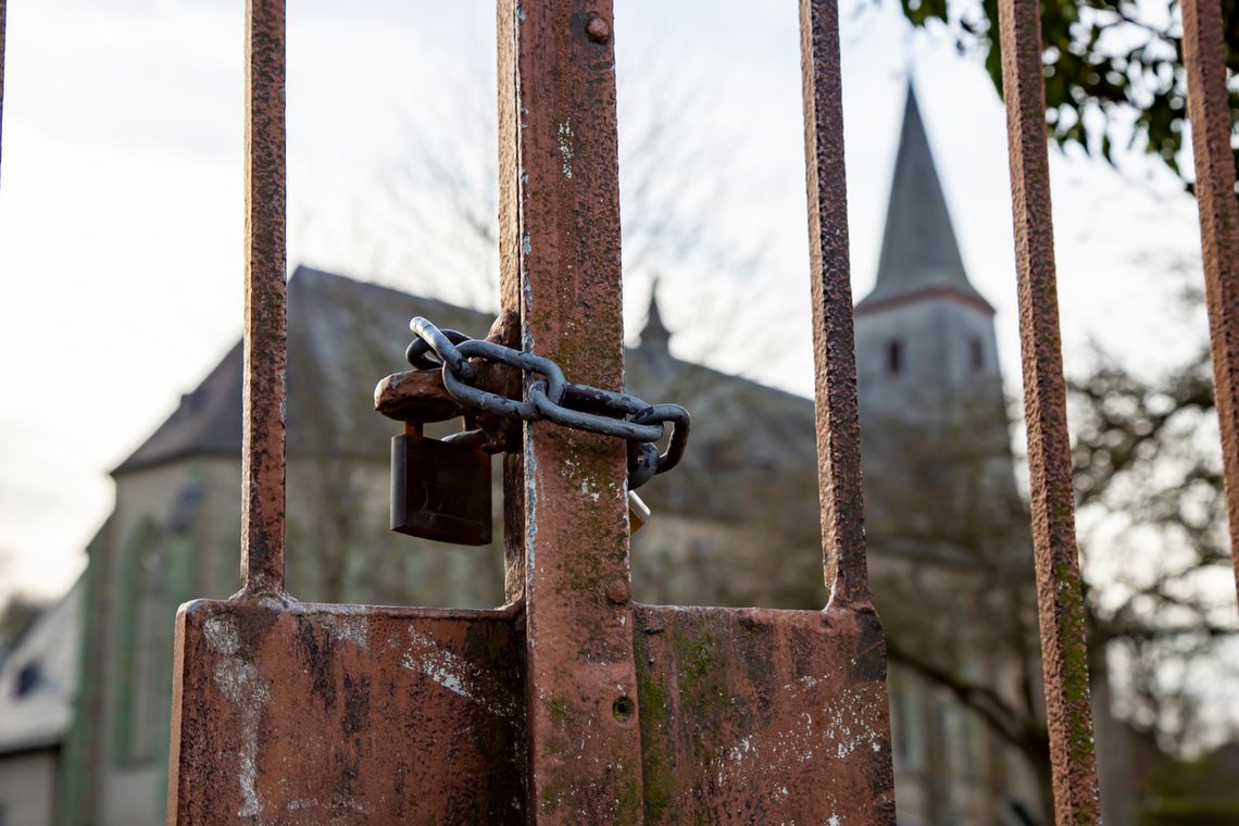 Diecezja ma zapłacić blisko milion złotych skrzywdzonym przez pedofila z Ruszowa