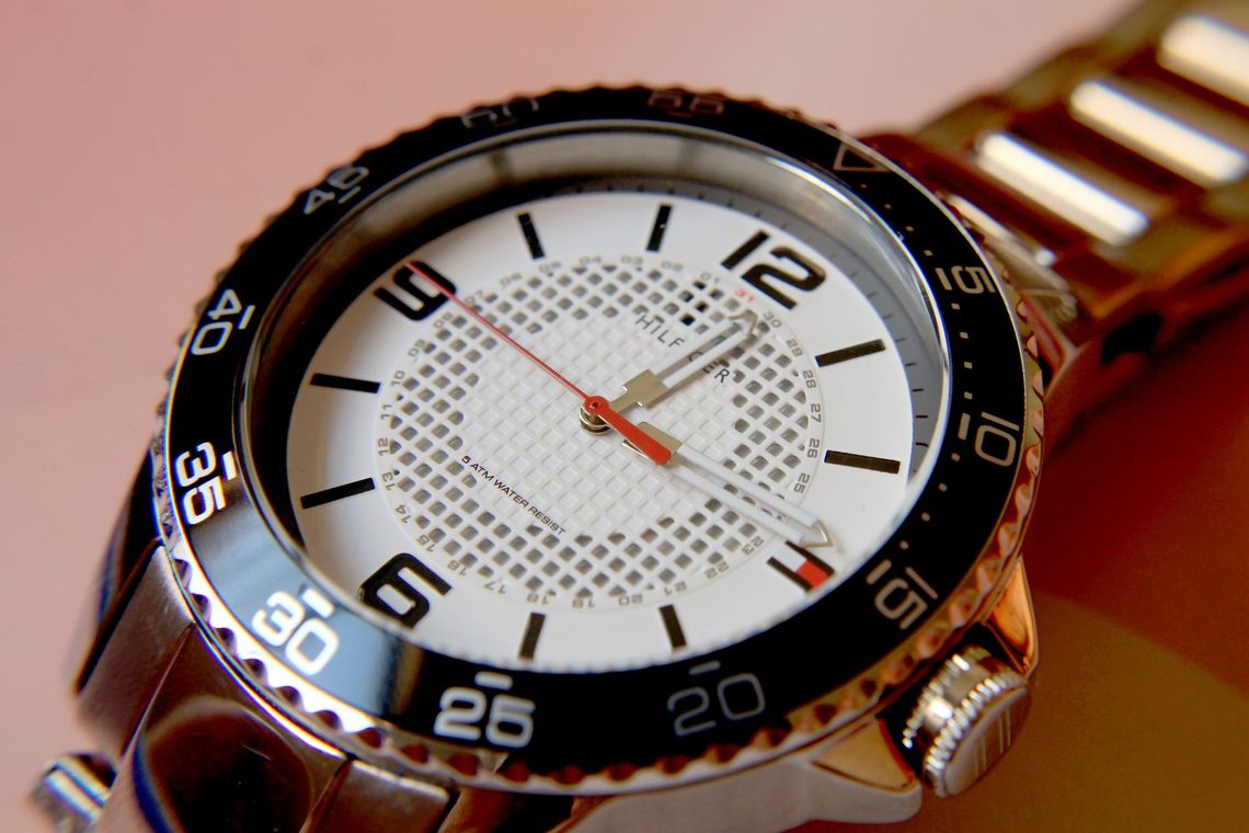 Dlaczego warto wybrać zegarek Tommy Hilfiger?