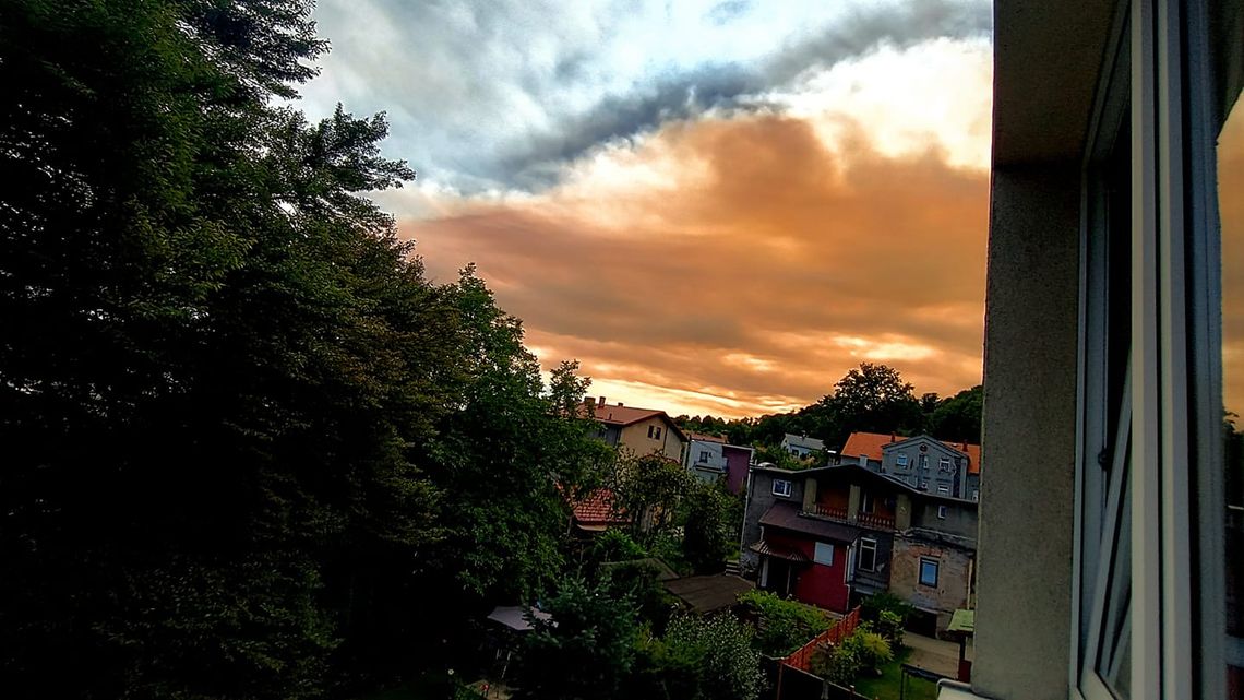 Dym z pożaru w Czechach zasnuł niebo nad wieloma miejscowościami w regionie