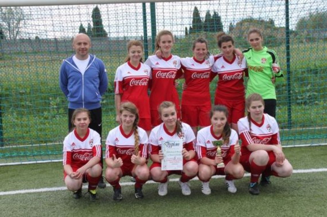 Dziewczeta z Pisarzowic w wojewódzkim finale Coca - Cola Cup