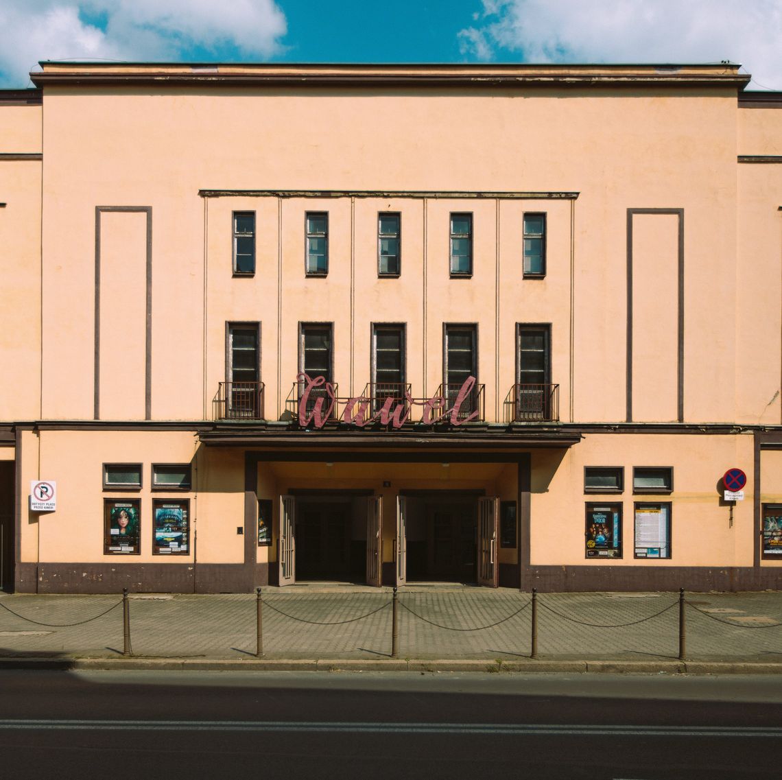 Kino Wawel w Lubaniu na trasie jubileuszowego Kinobusa 2024