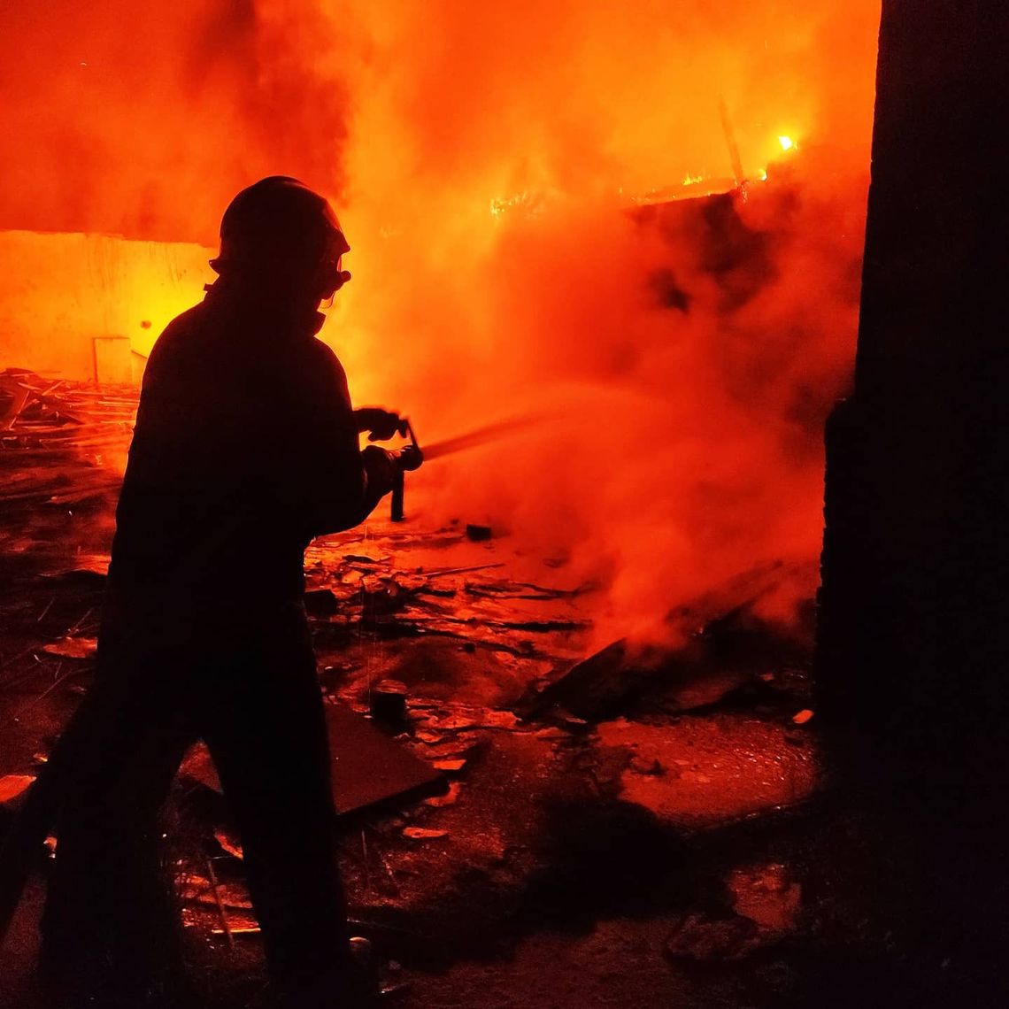 Kolejny raz płonie nieczynna klinkiernia w Nowogrodźcu