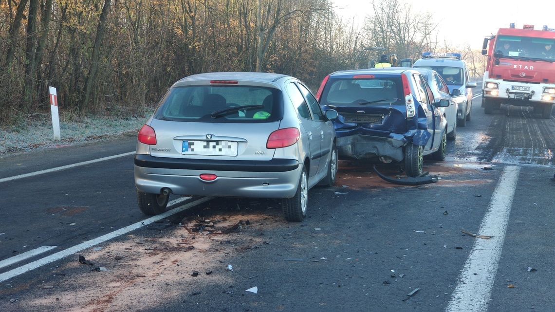 Kolizja trzech aut na DK30