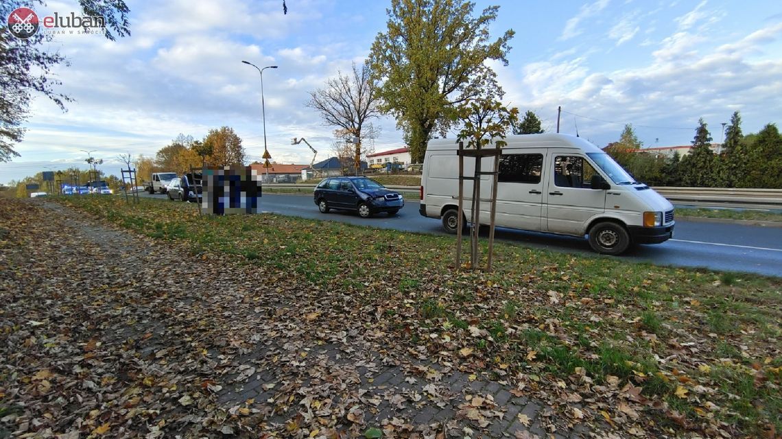 Kolizja trzech aut na wjeździe do Lubania