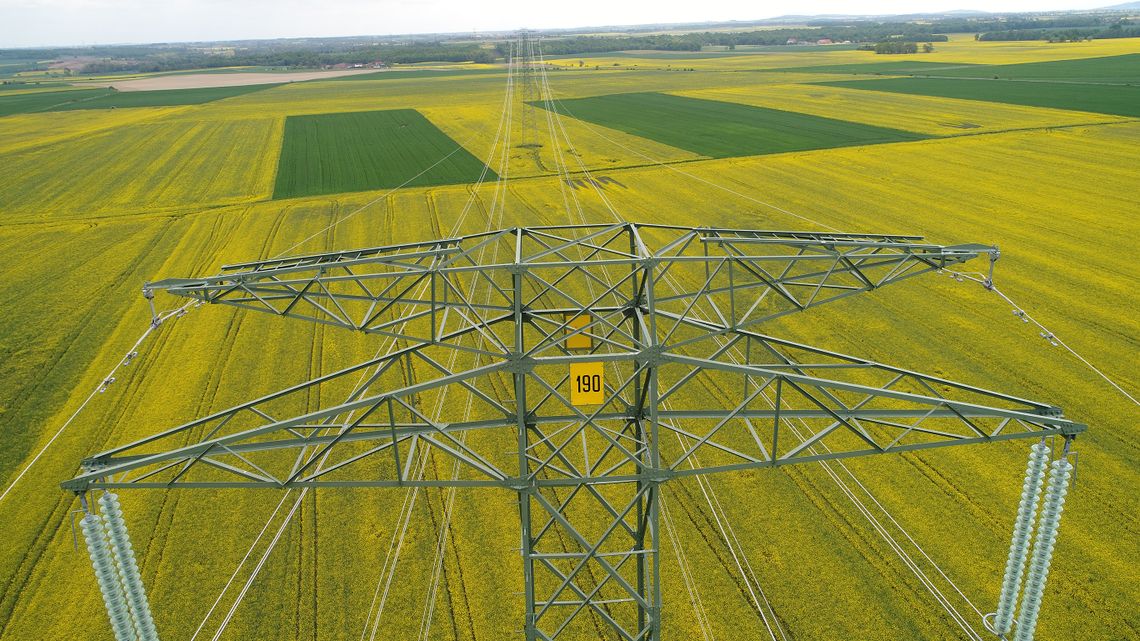 Linia 400 kV Mikułowa–Czarna gotowa do rozruchu próbnego