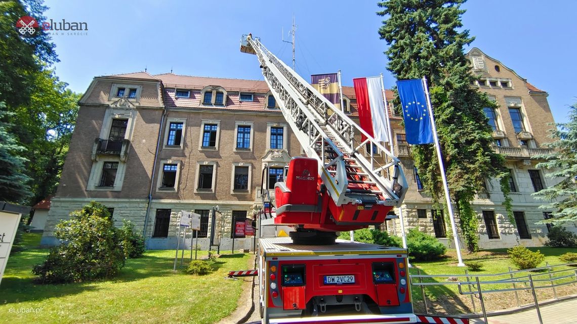 Lubań. Ćwiczenia strażaków w budynku Starostwa Powiatowego