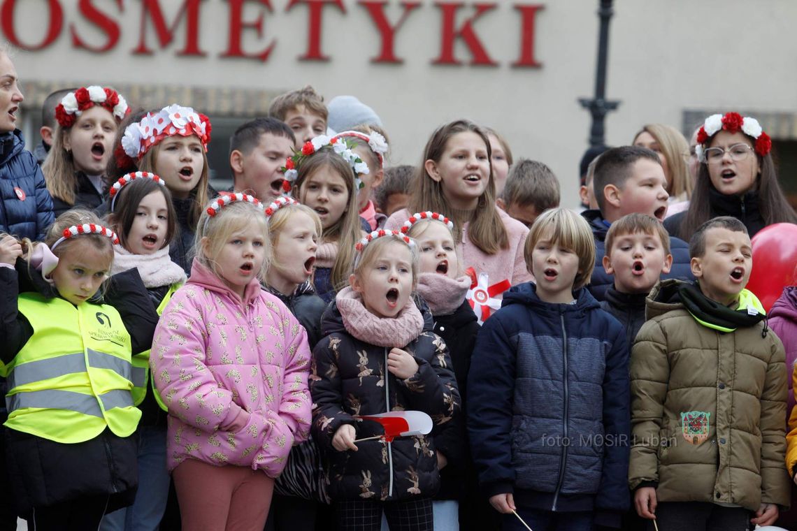 Lubańskie dzieci zaśpiewały hymn dla Niepodległej