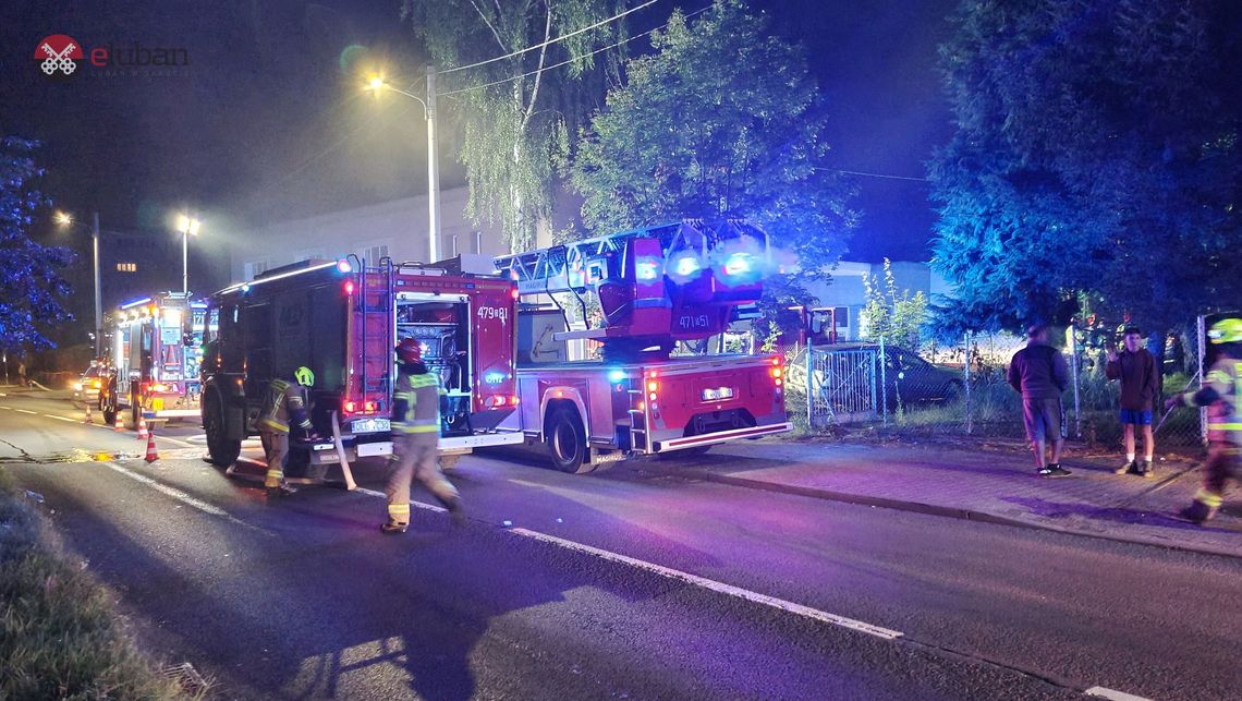 Lubań. Pożar budynku mieszkalnego, trwa akcja gaśnicza [Aktualizacja]