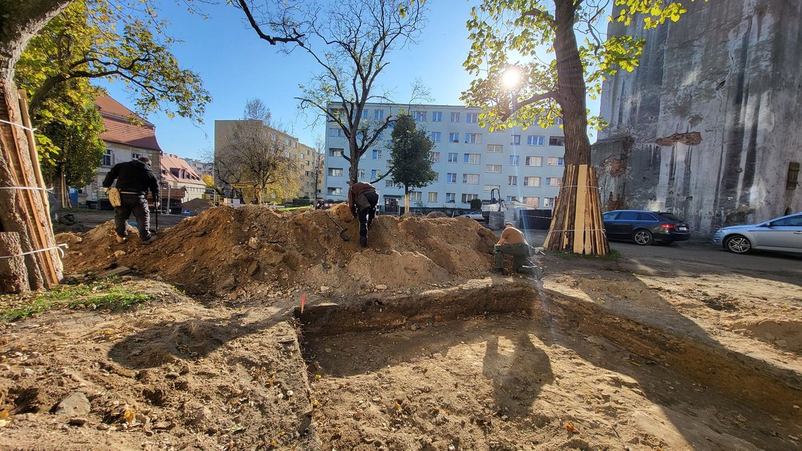 Lubań. Trwają prace przy Wieży Trynitarskiej. Jest pierwszy "skarbik"