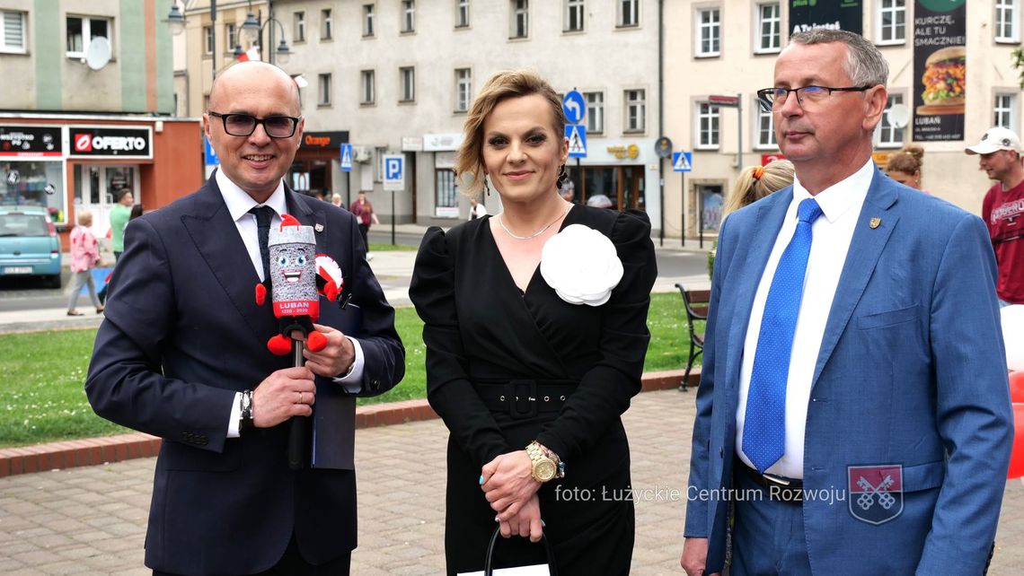 Lubań uczcił 3 Maja. Koncert, kolorowanki i... deszcz
