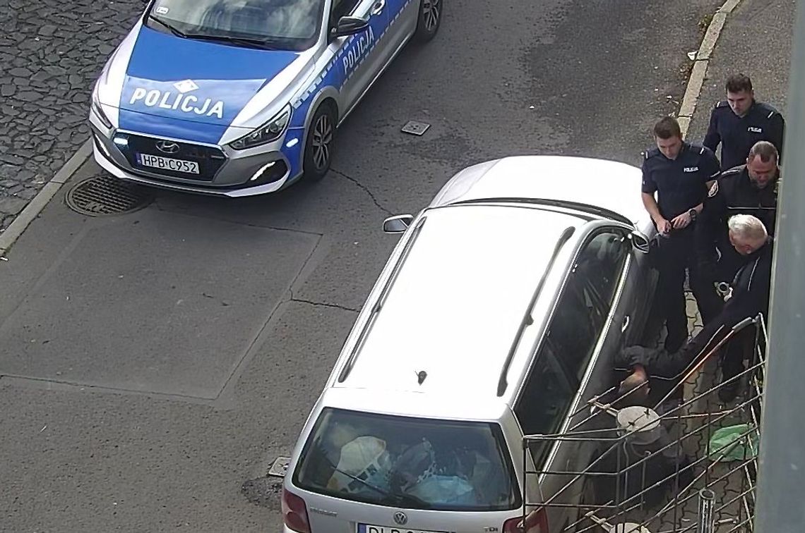 Lubańscy strażnicy miejscy użyli miotacza gazu i kajdanek