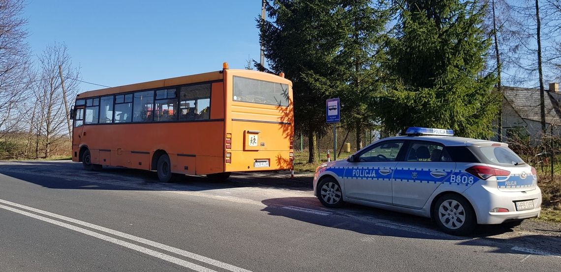 Lubańska drogówka gasiła płonący autobus