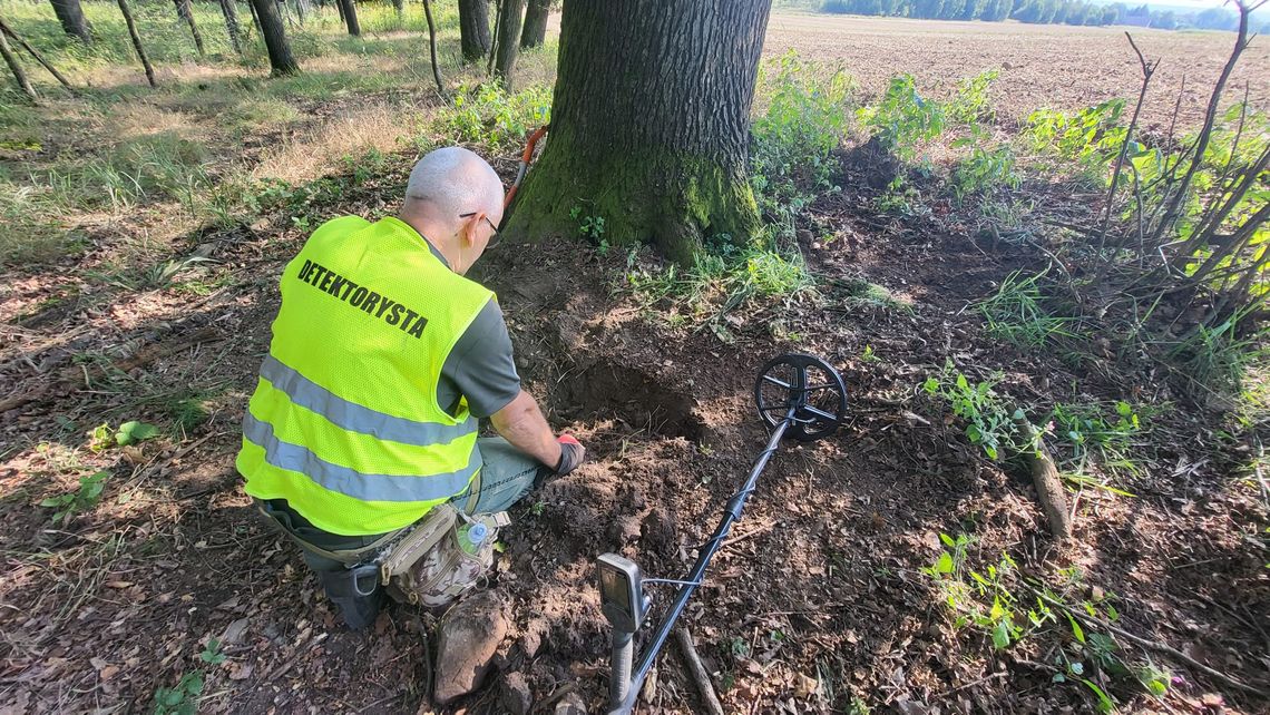 Makabryczne odkrycie, portfelik, nieśmiertelnik, wzywamy Policje - wideo Detektorystów Sekcji Lubań