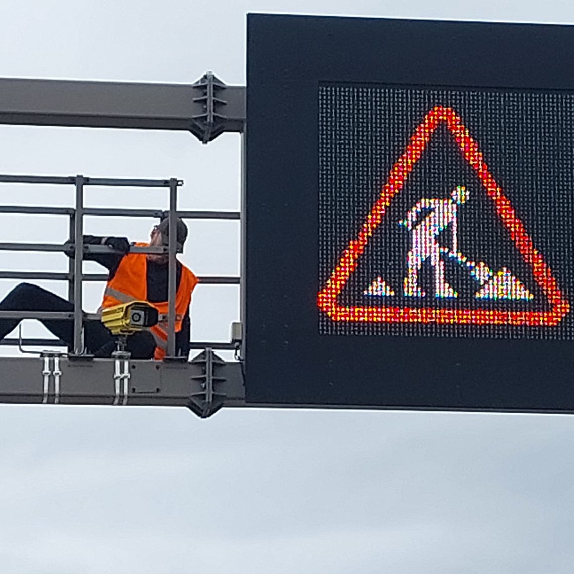 Montowany jest odcinkowy pomiar prędkości na autostradzie A4