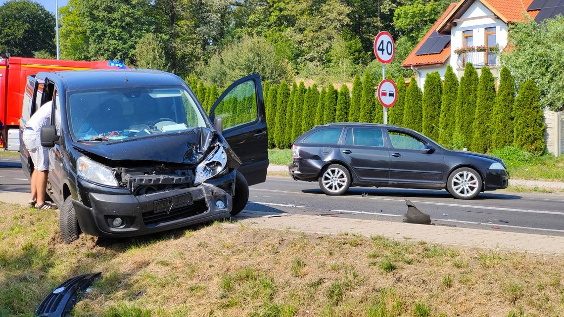 Najechanie na tył przyczyną zablokowania DK30 w Olszynie Dolnej