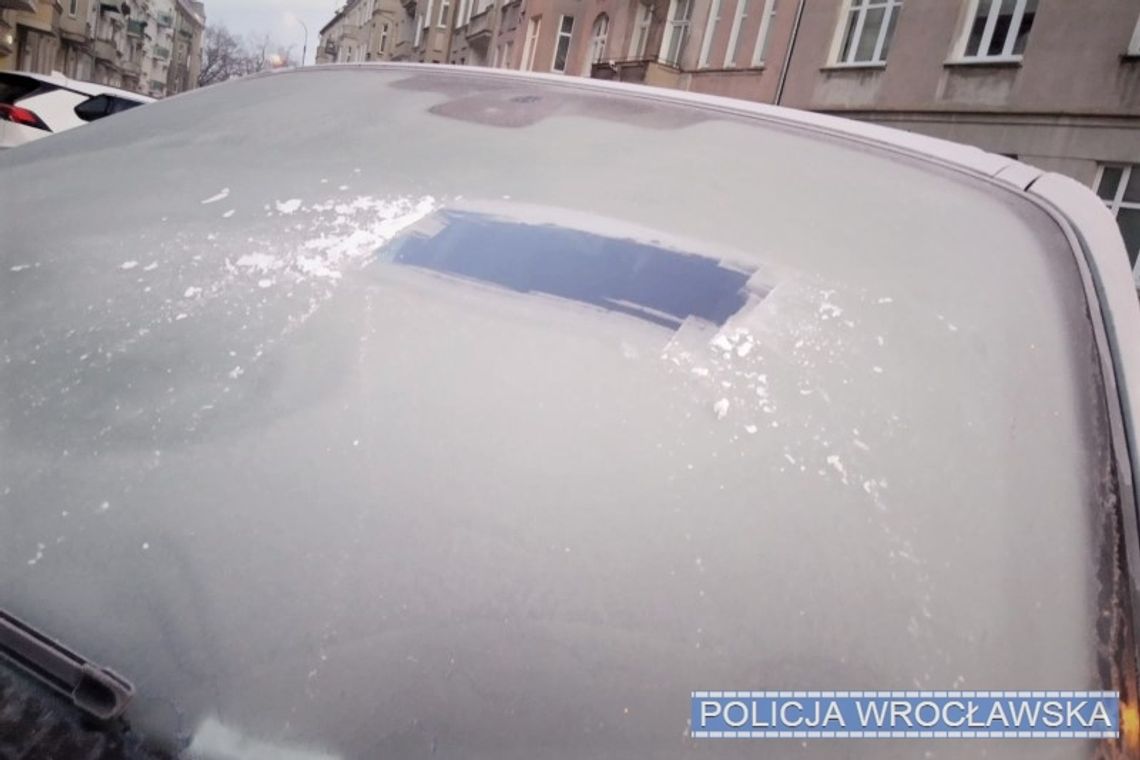 Nie bądź czołgistą - oczyść z lodu całą szybę auta!