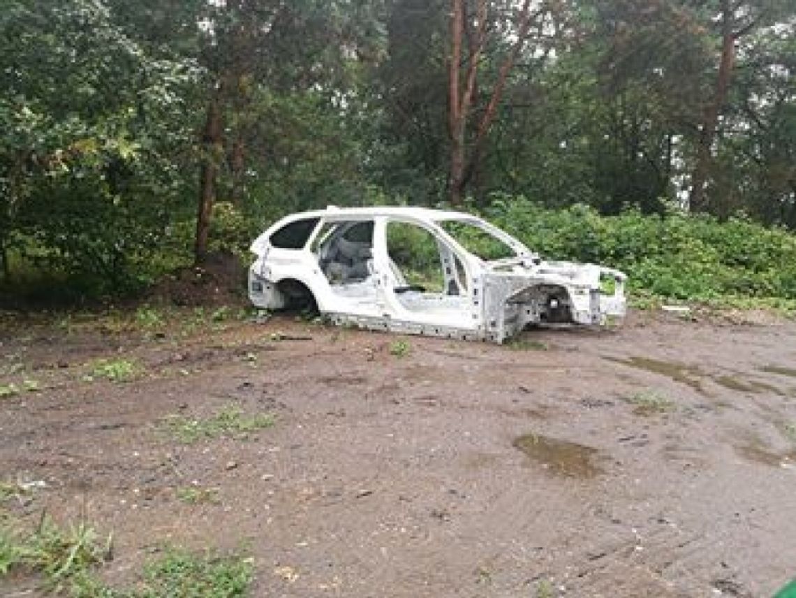 Nie dość, że ukradną to jeszcze las zaśmiecają Nie dość, że ukradną to jeszcze las zaśmiecają