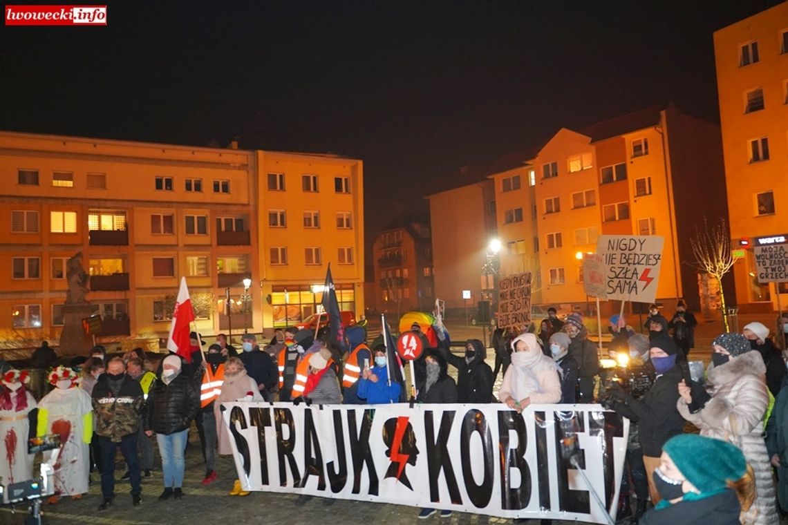 “Nigdy nie będziesz szła sama”. Protest w Lwówku Śląskim