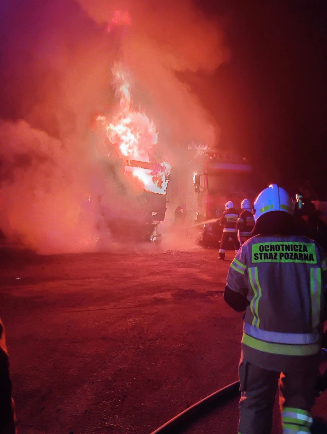 Nocny pożar ciężarówek w Gryfowie Śląskim