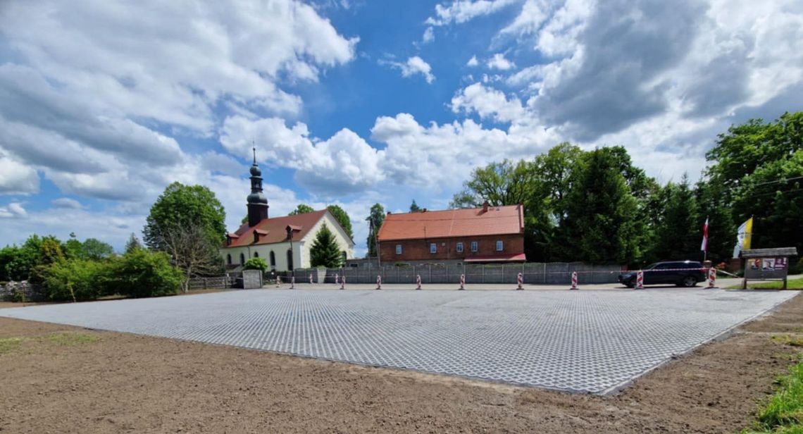 Nowy parking przy kościele w Kościelniku już gotowy