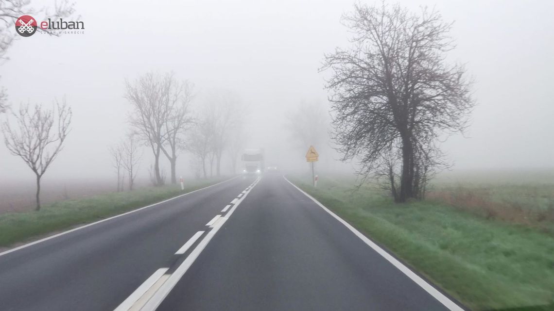 Ostrzeżenie IMGW. Gęsta mgła i możliwe śliskie drogi